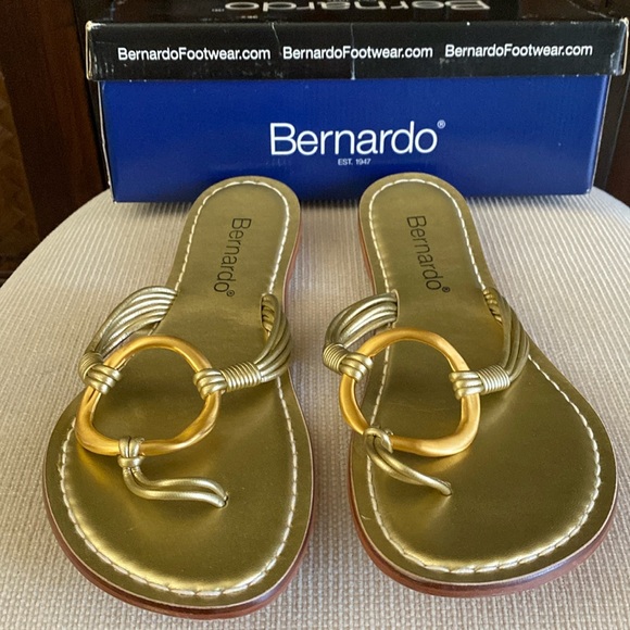 BERNARDO - ***RARE***Medieval Nappa Gold 12M NWT - Picture 4 of 9